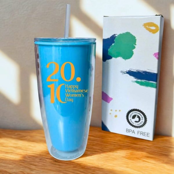 Ly nhựa có nắp dùng làm quà tặng ngày 20 tháng 10