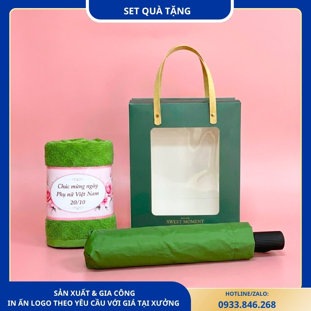 Set quà tặng gồm ô che mưa và khăn lau đầ