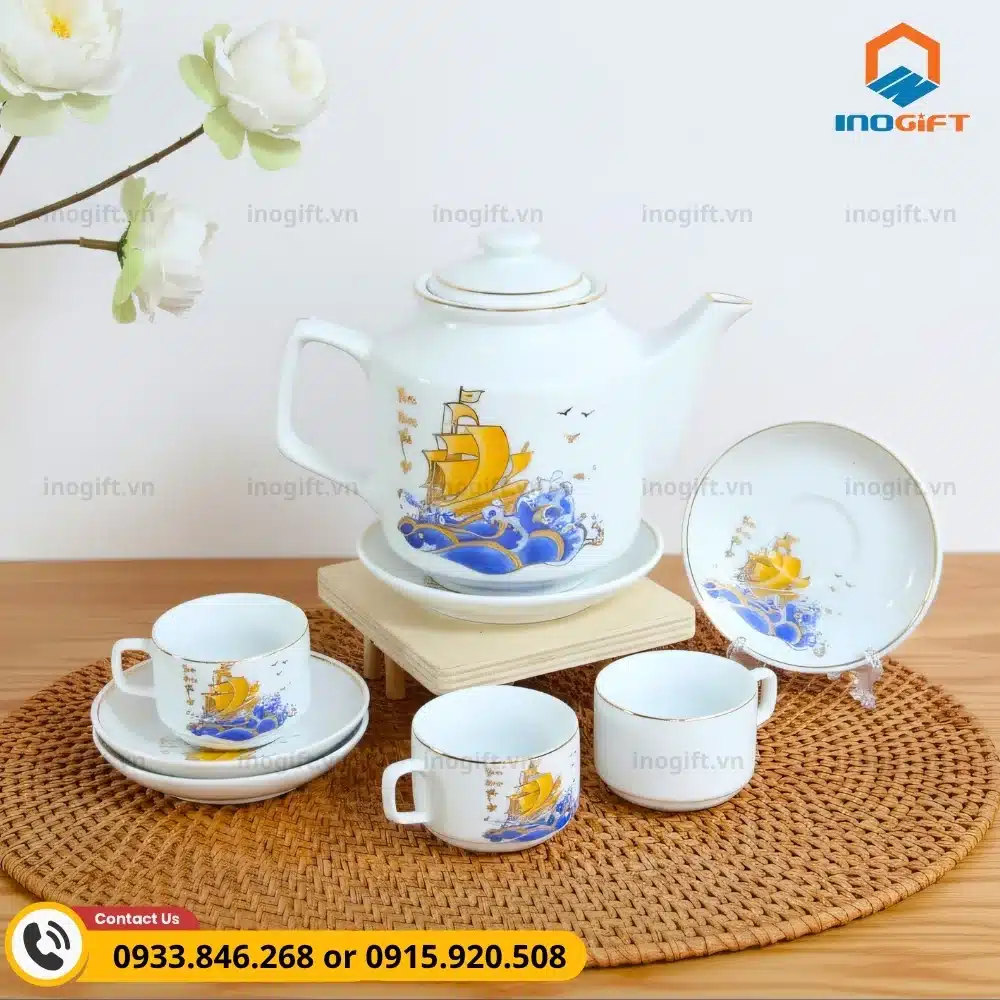 Bộ ấm chén dáng vuông cao thuận buồm xuôi gió với thiết kế sang trọng