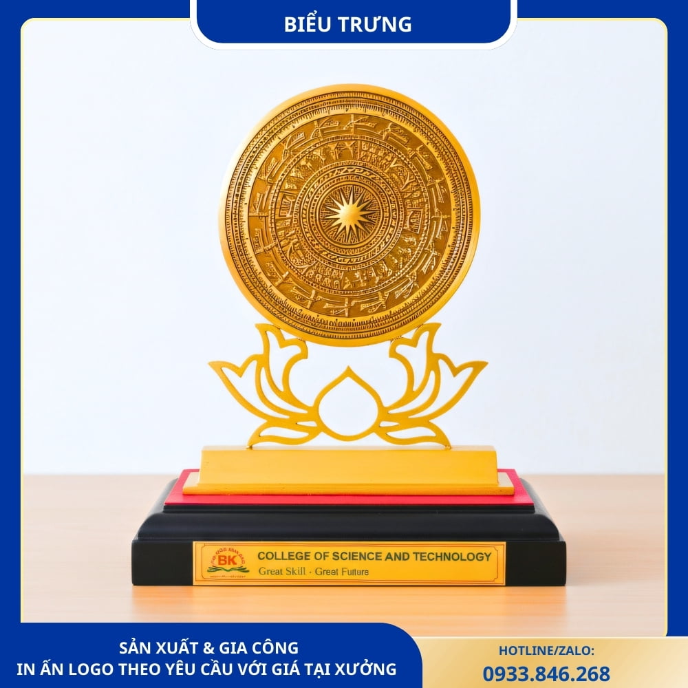 Biểu trưng hoa sen bằng đồng dùng để vinh danh