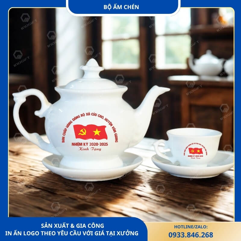 Bộ ấm chén sứ chia tay cán bộ xã, huyện