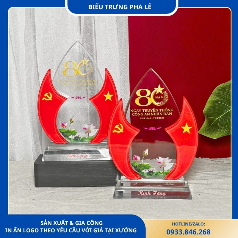 Biểu trưng pha lê hình hoa sen nhân kỷ niệm 80 năm Công an nhân dân