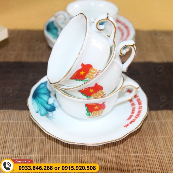 Bộ ấm chén quân đội in logo tặng cán bộ nhân dịp kỷ niệm