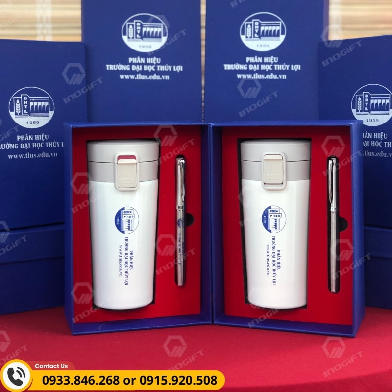 Cốc giữ nhiệt và bút ký in logo quà tặng trường đại học