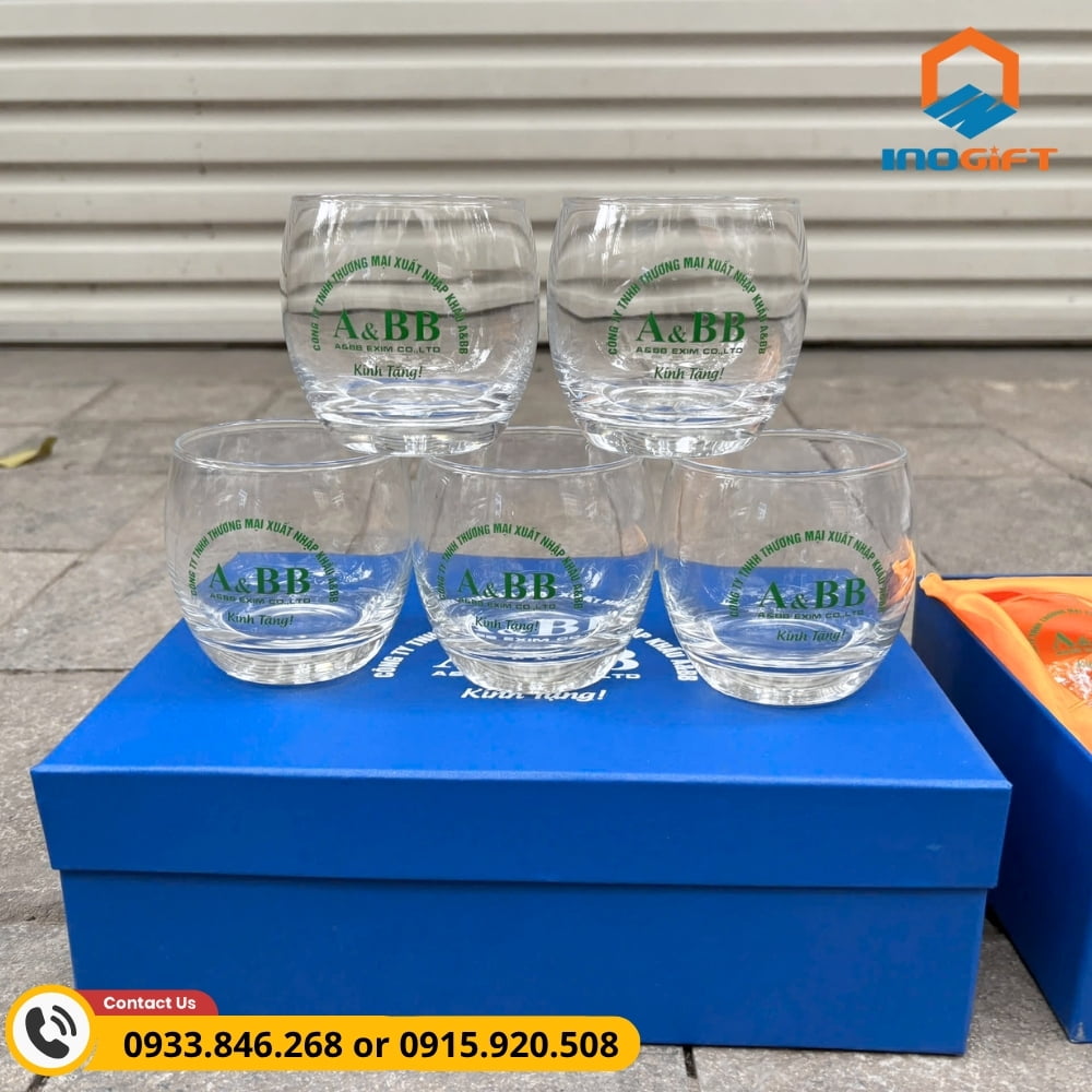 Cốc thủy tinh tròn in logo kèm hộp lụa, thiết kế sang trọng