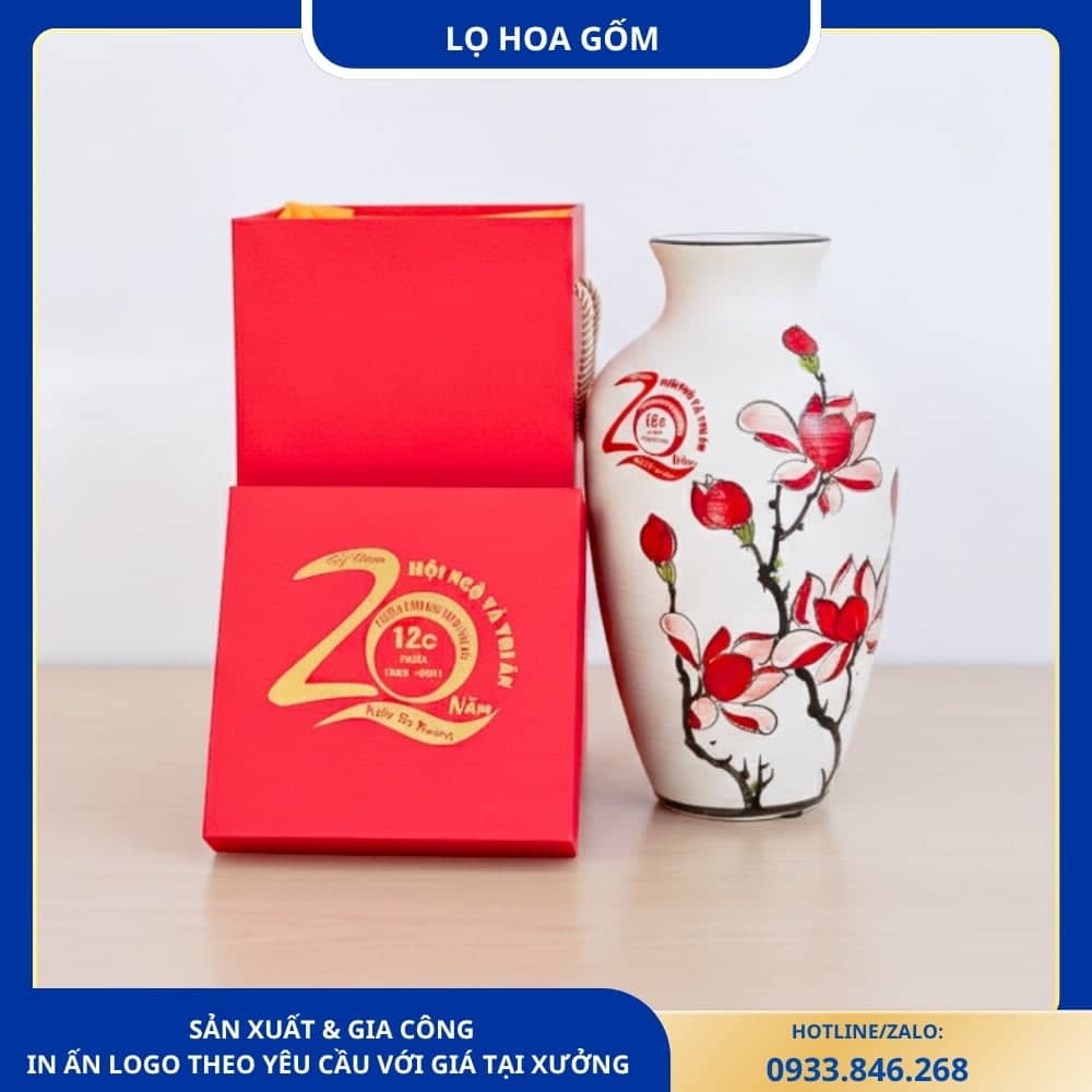 Bình hoa gốm làm quà kỷ niệm 20 năm về trường