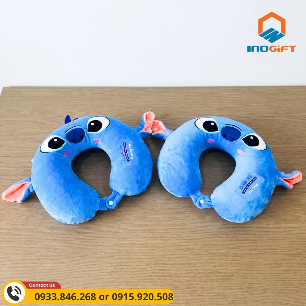Gối chữ U thêu tên học sinh làm quà tặng