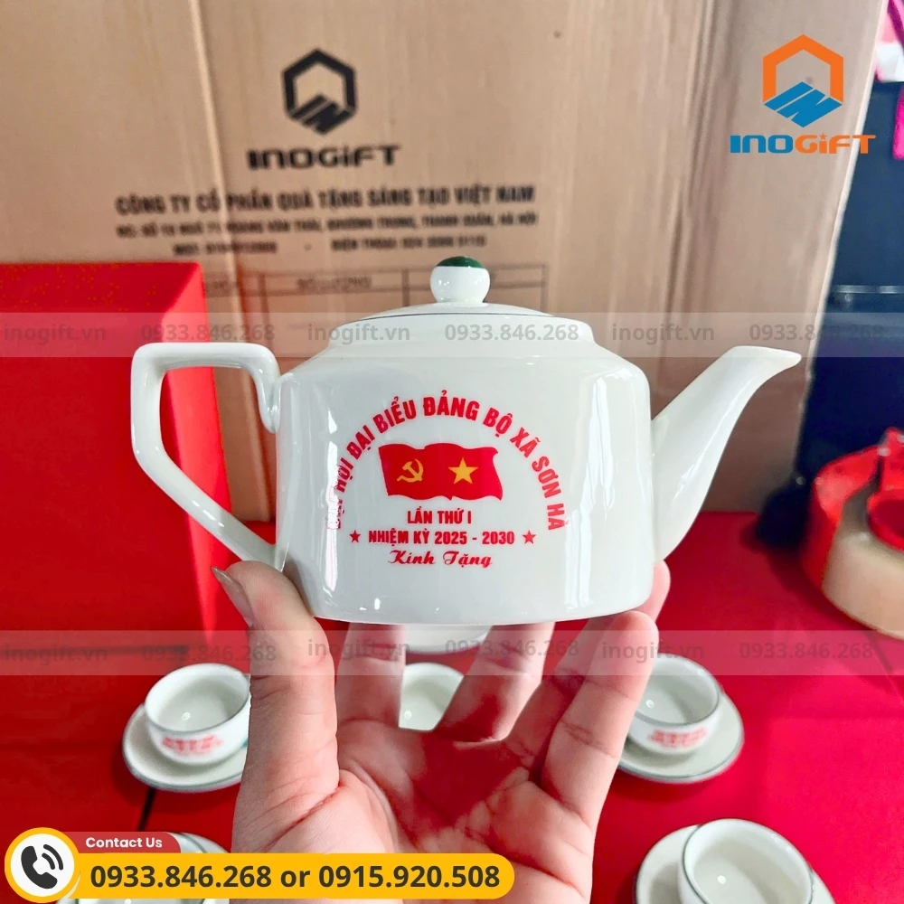 Bộ ấm chén men kem in nhận diện Đại hội Đảng xã Sơn Hà